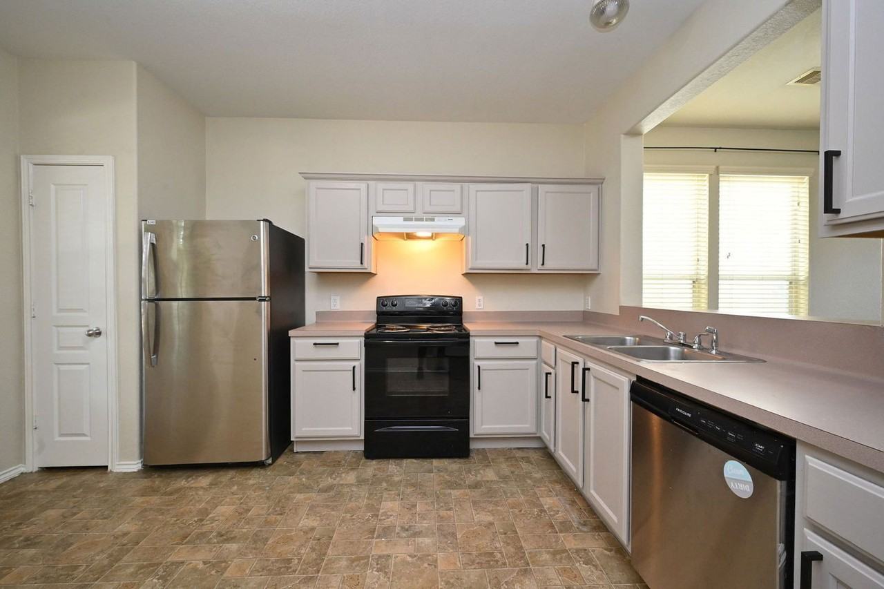 16806 Mammoth Springs Dr - Photo 4 of 17