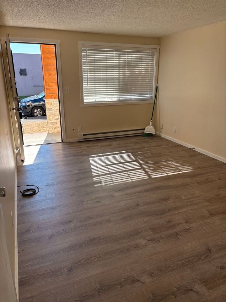 C2402 - Maple Court Apartments - Photo 2 of 14