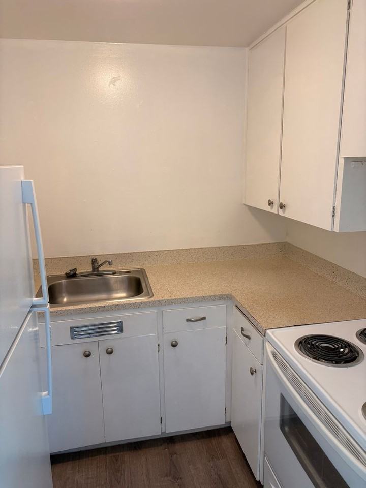 C2402 - Maple Court Apartments - Photo 6 of 14