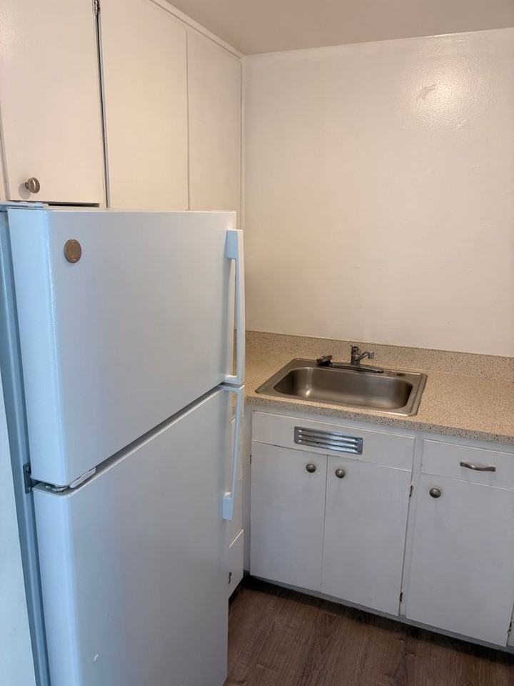 C2402 - Maple Court Apartments - Photo 7 of 14