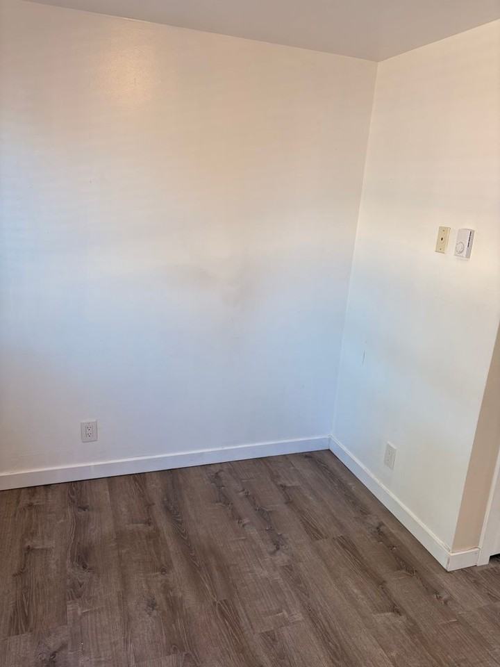 C2402 - Maple Court Apartments - Photo 5 of 14