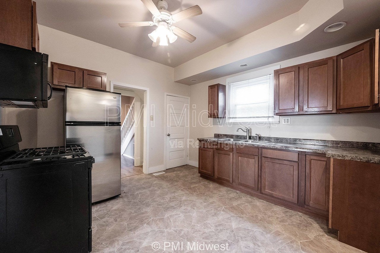 448 N Linwood Ave - Photo 5 of 14