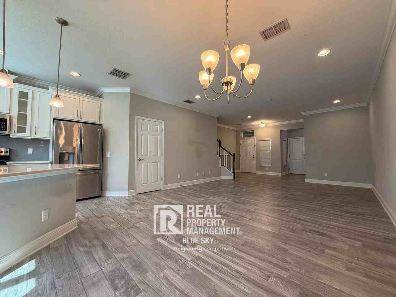 1947 Lake Waters Pl - Photo 7 of 33