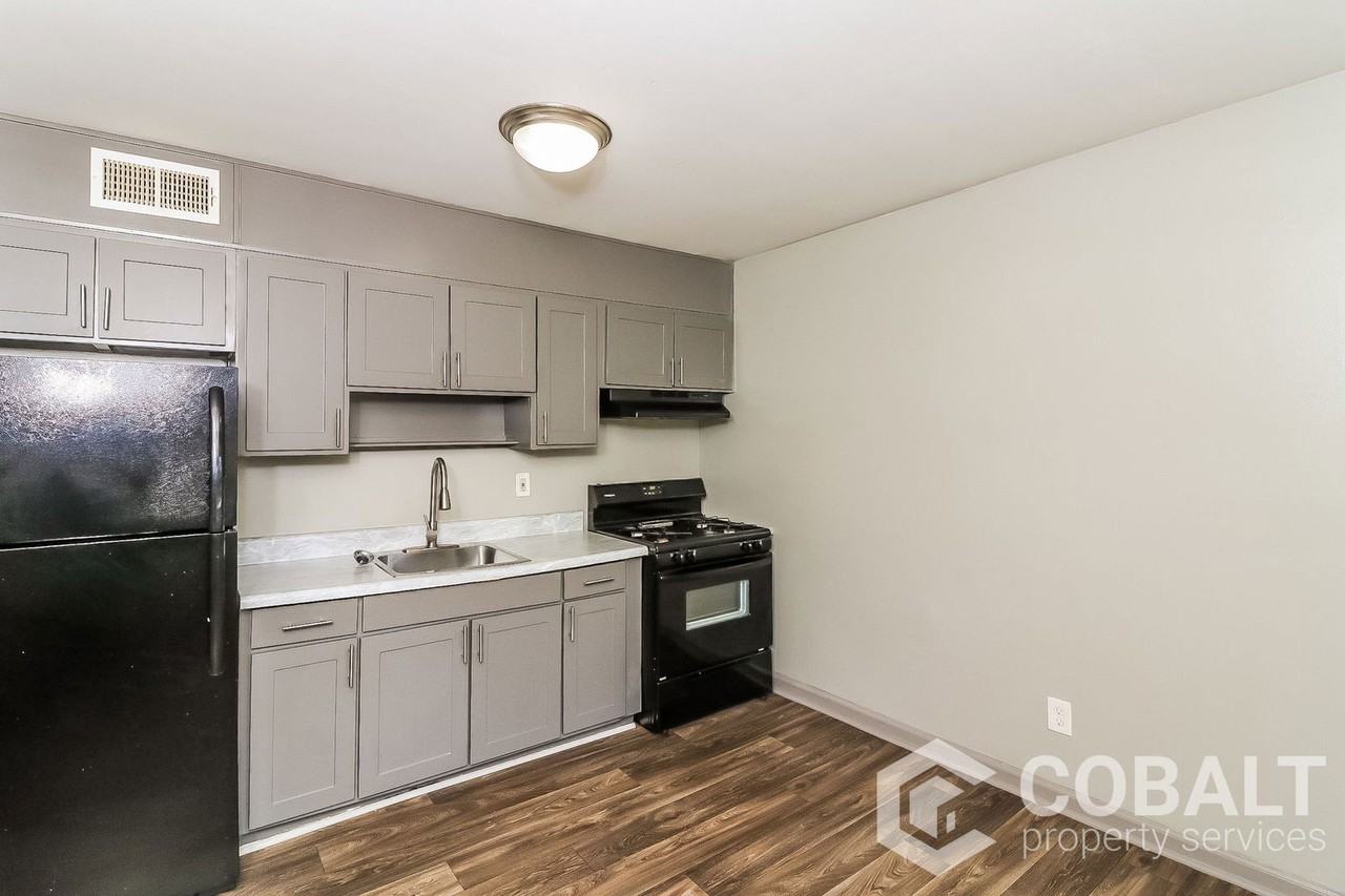 2138 Park Terrace #7 - Photo 2 of 17