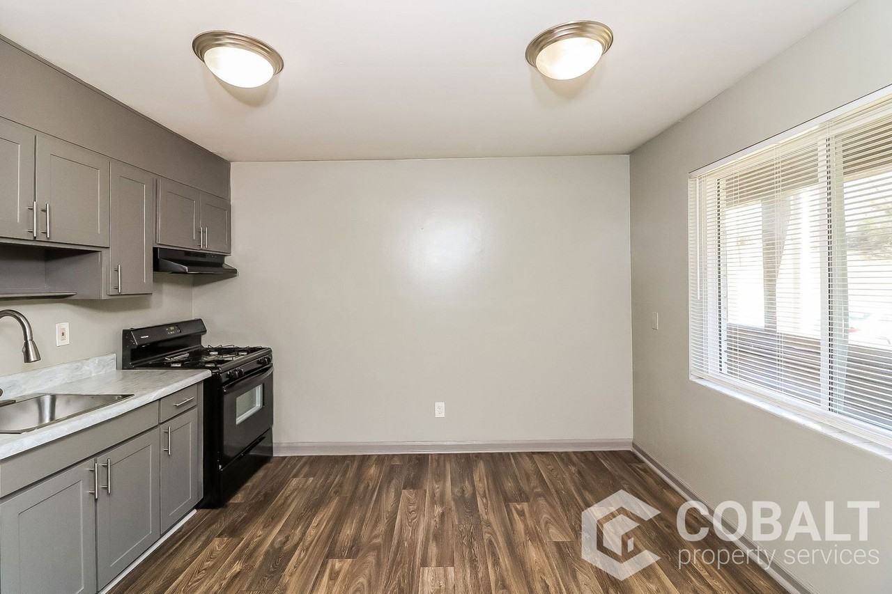 2138 Park Terrace #7 - Photo 3 of 17