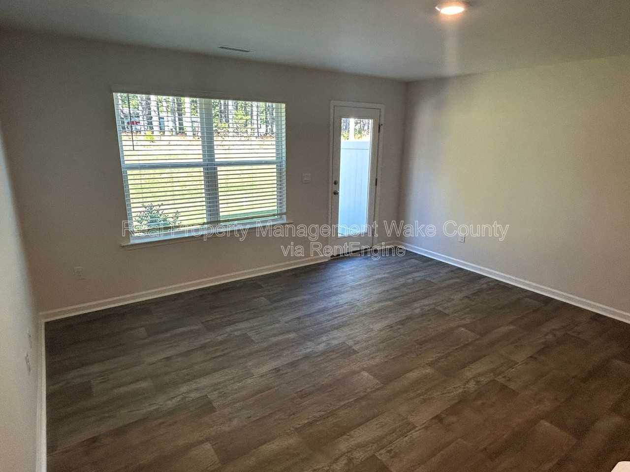 8515 Beckett Chase Way - Photo 5 of 33