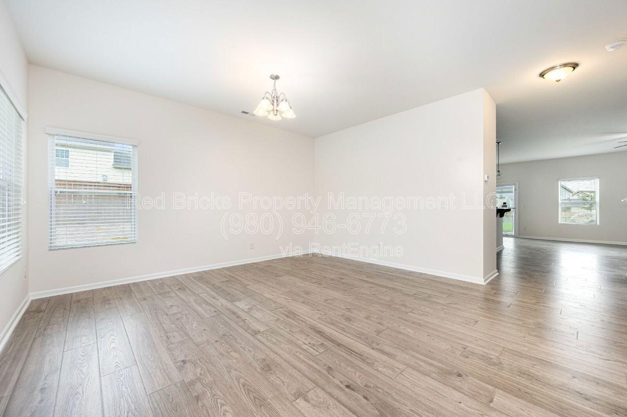 3530 Alister Ave Sw - Photo 7 of 37