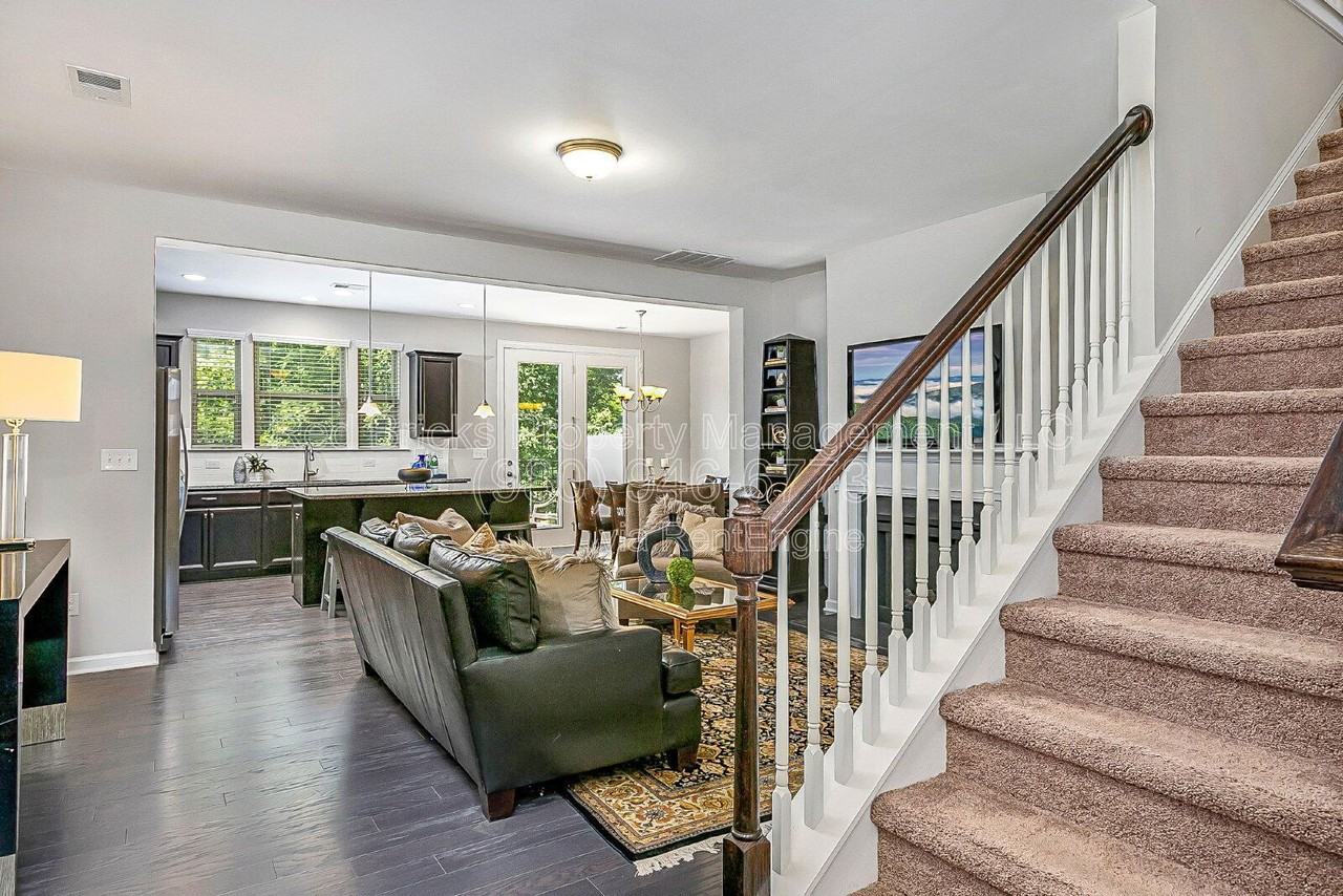 9449 Glenburn Lane - Photo 4 of 42