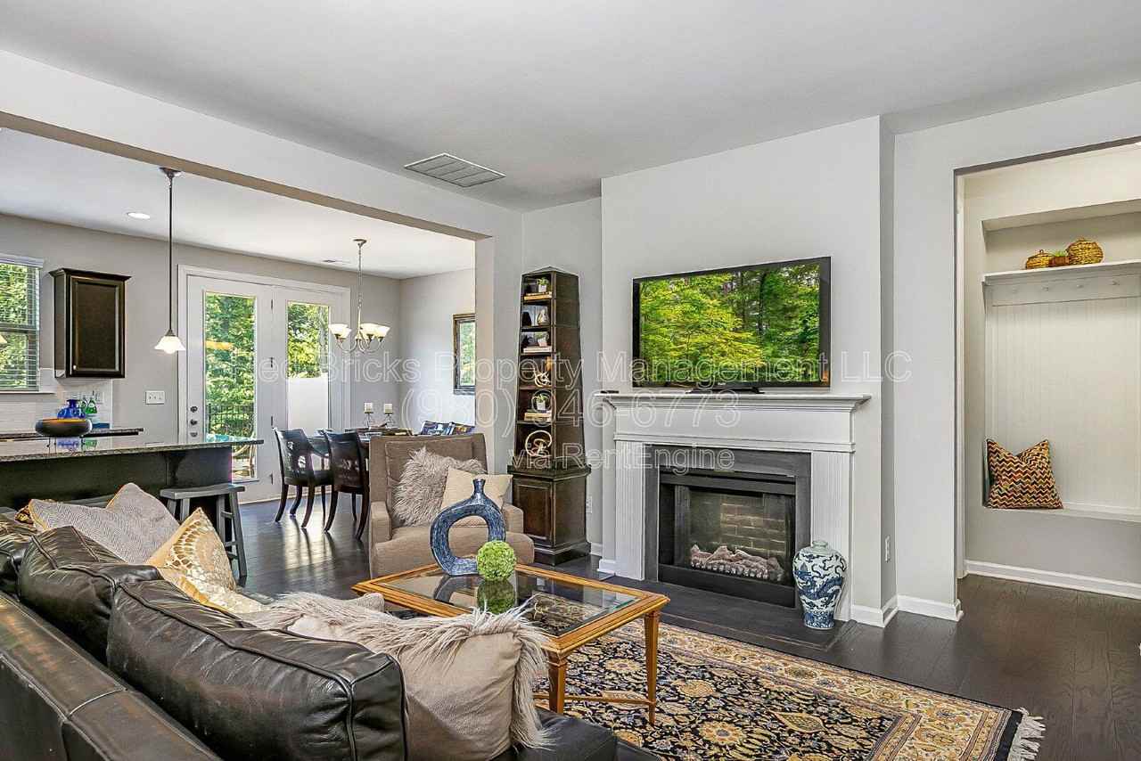 9449 Glenburn Lane - Photo 5 of 42