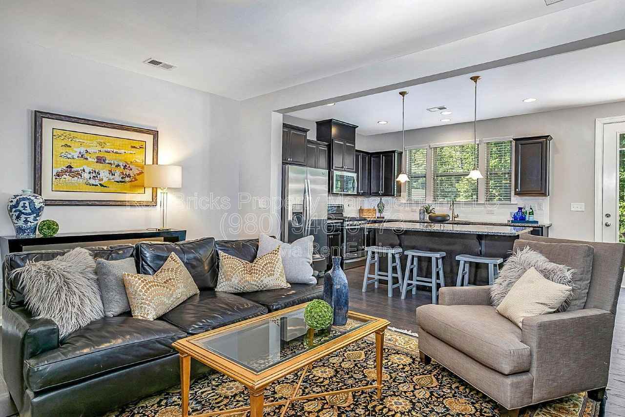 9449 Glenburn Lane - Photo 7 of 42