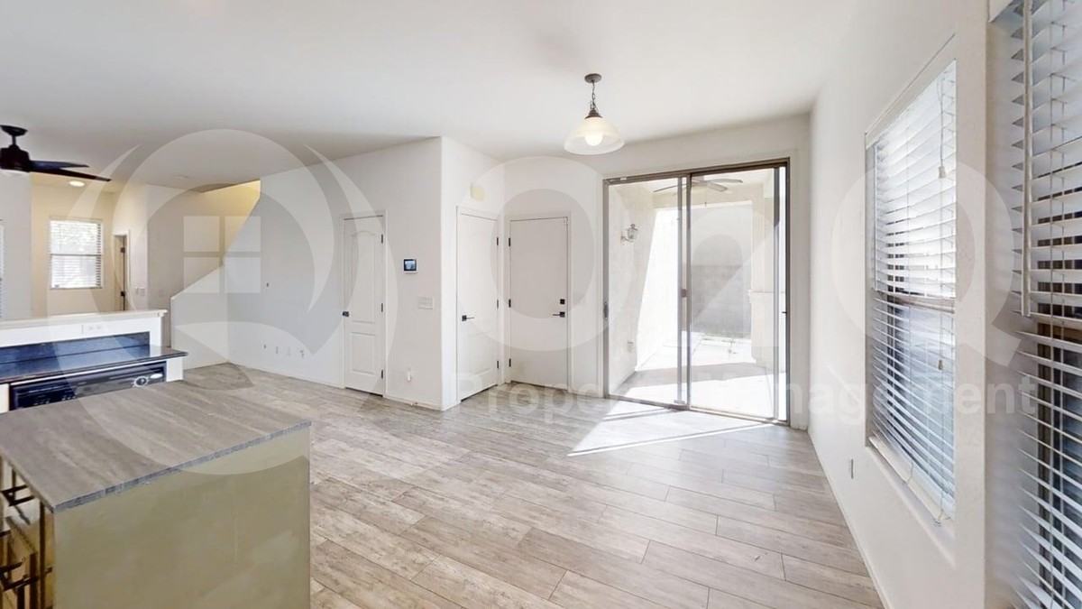 2604 S Southwind Dr - Photo 4 of 18