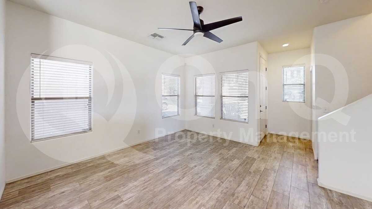 2604 S Southwind Dr - Photo 5 of 18