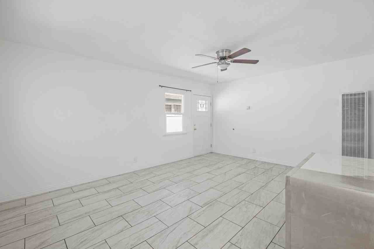 2035 1/2 S Shenandoah St - Photo 7 of 30