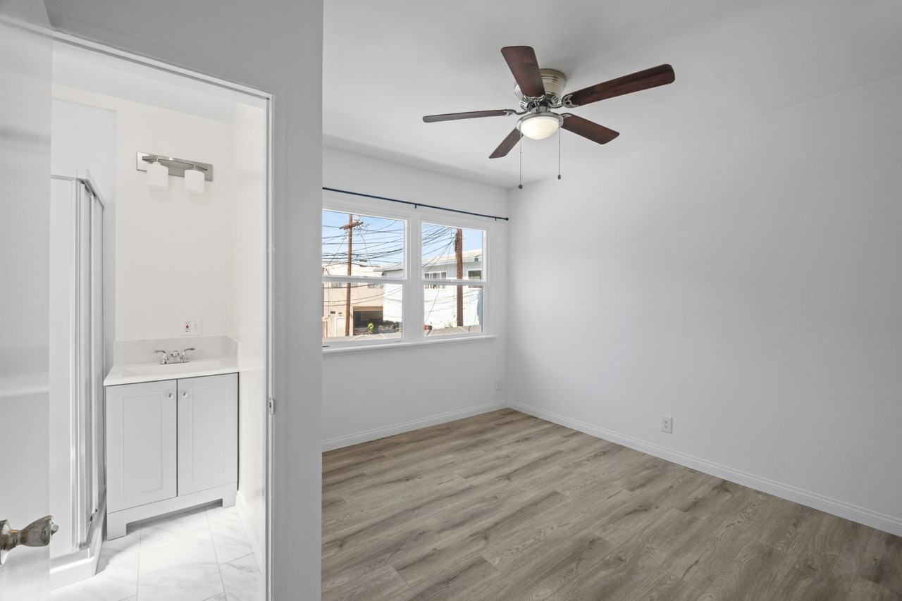 2035 1/2 S Shenandoah St - Photo 3 of 30