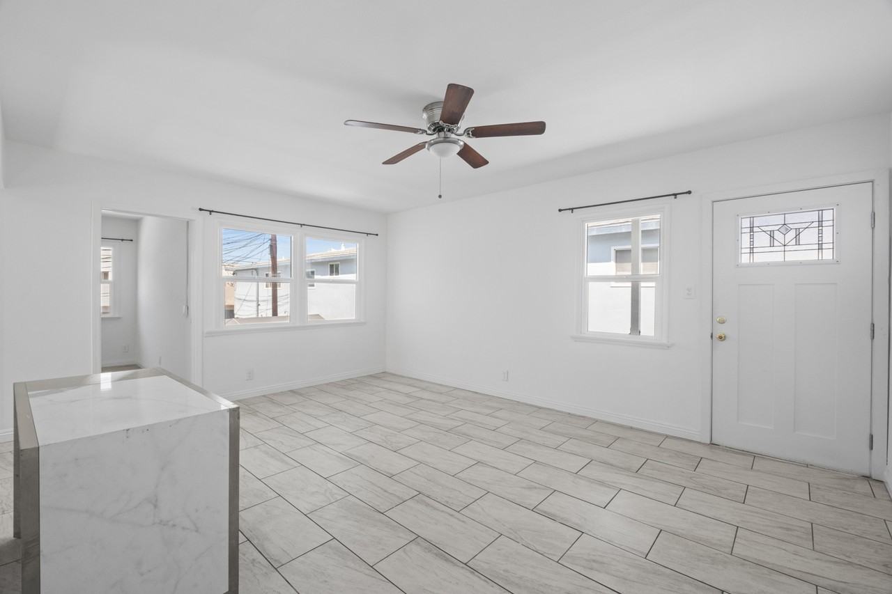 2035 1/2 S Shenandoah St - Photo 2 of 30