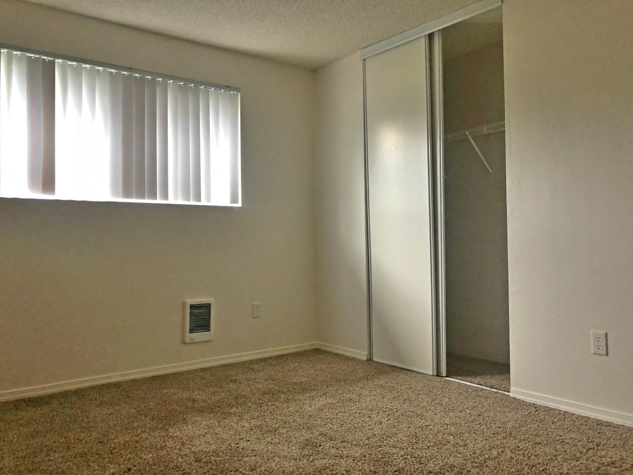 Oaks - Photo 3 of 50