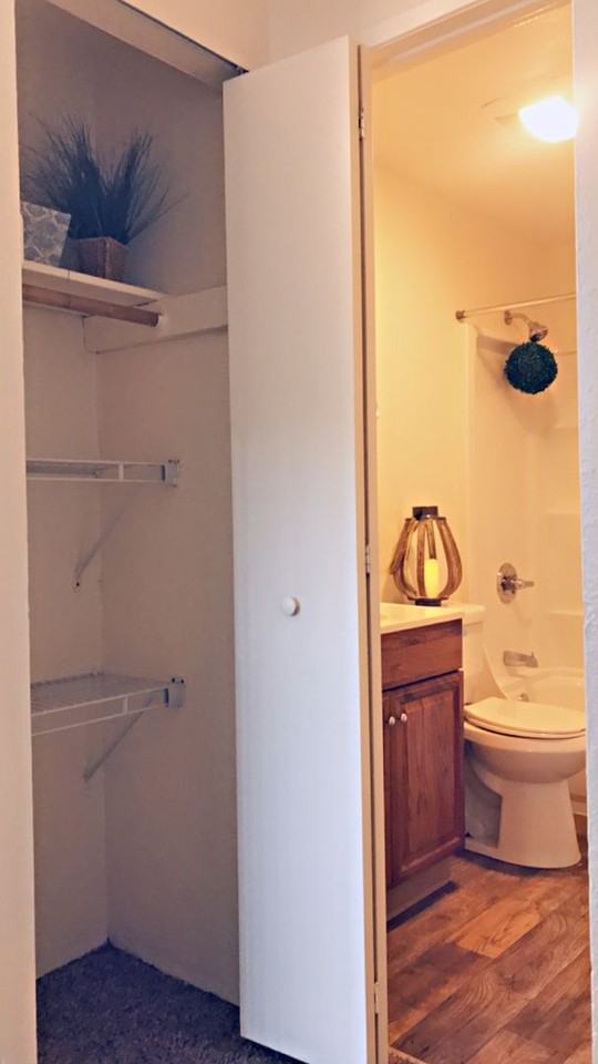 Oaks - Photo 5 of 50