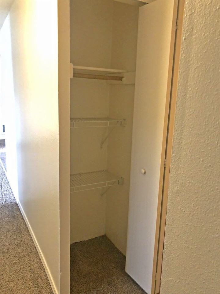 Oaks - Photo 6 of 50