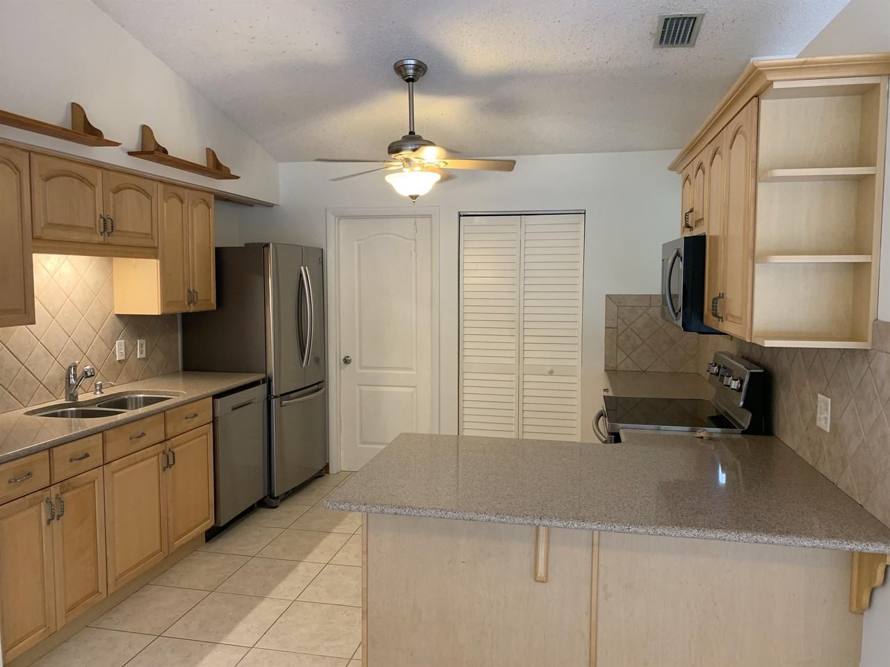 4063 Jacaranda Street - Photo 7 of 18