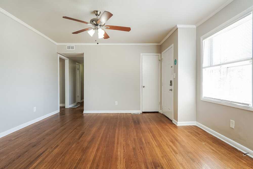 224 Tanglewood Cir - Photo 5 of 17