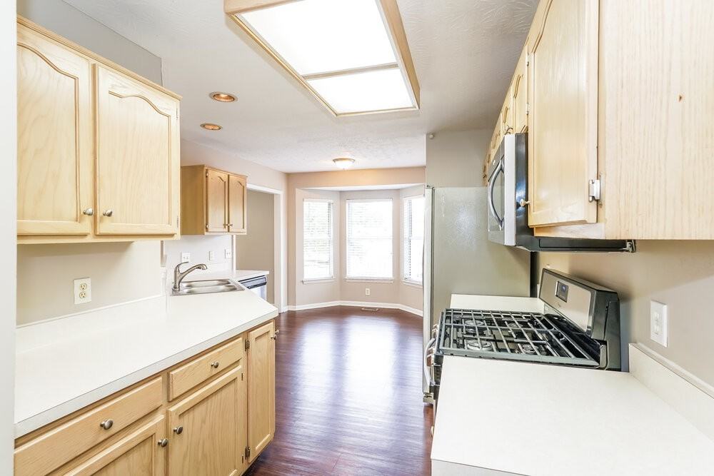 914 Celeste Ct - Photo 7 of 17