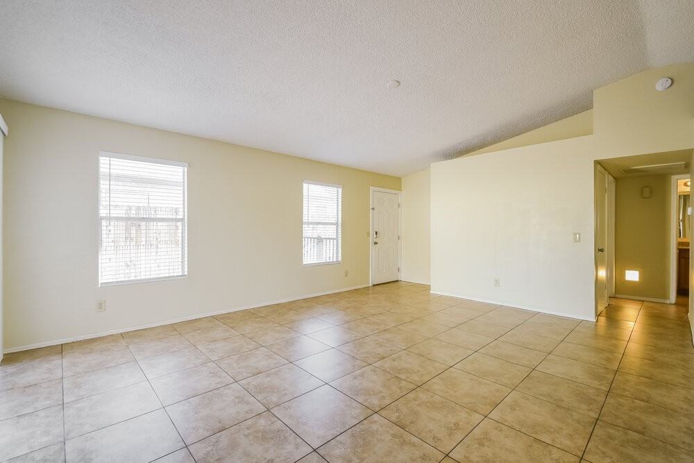 4774 W Menadota Dr - Photo 3 of 16