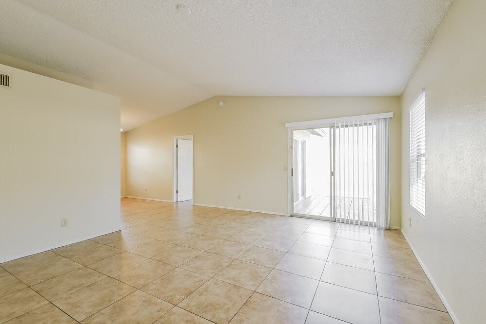 4774 W Menadota Dr - Photo 5 of 16