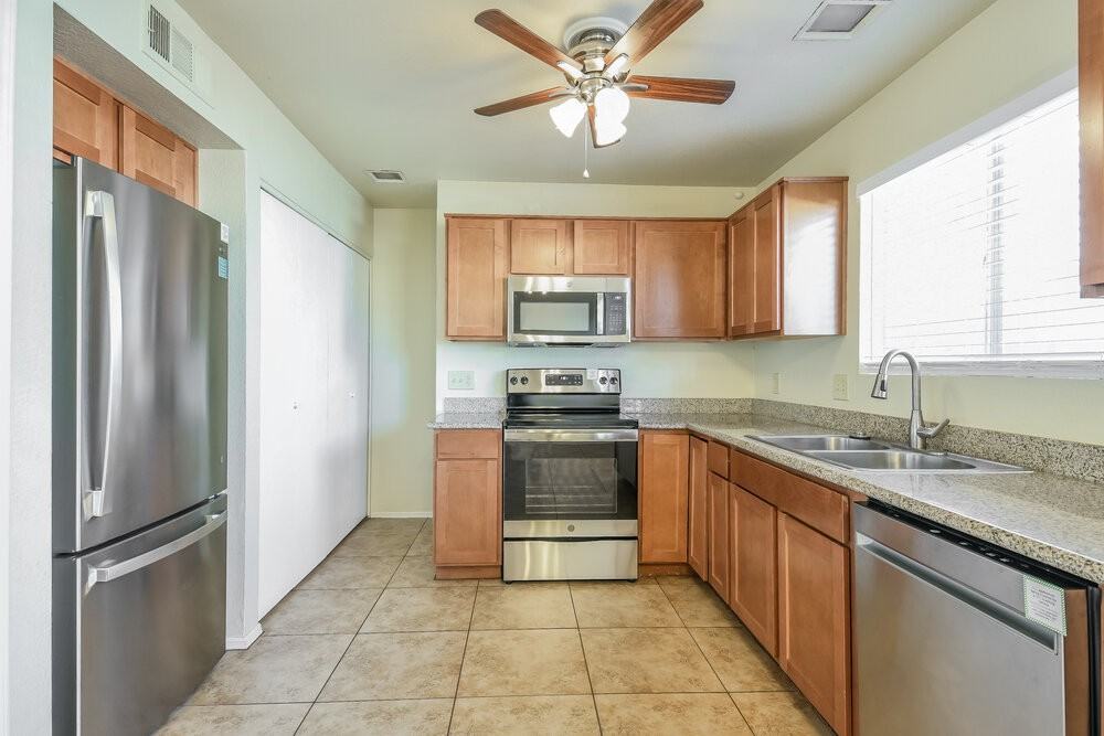 4774 W Menadota Dr - Photo 7 of 16