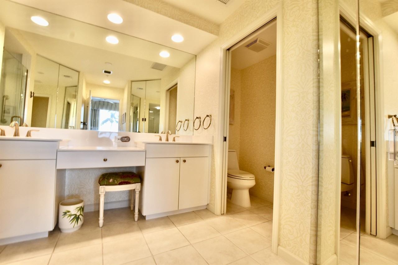 430 Cove Tower Dr #1 - Photo 4 of 47