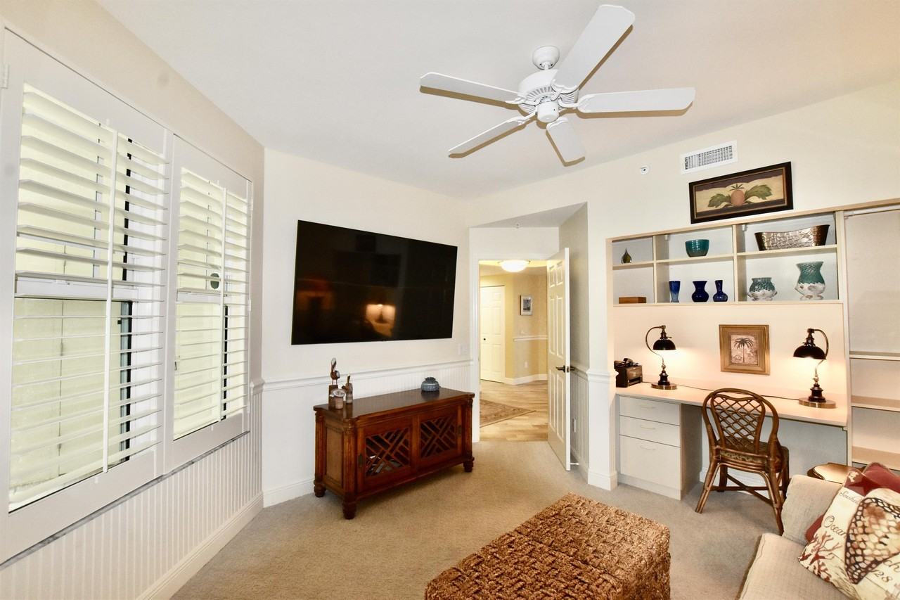 430 Cove Tower Dr #1 - Photo 4 of 47