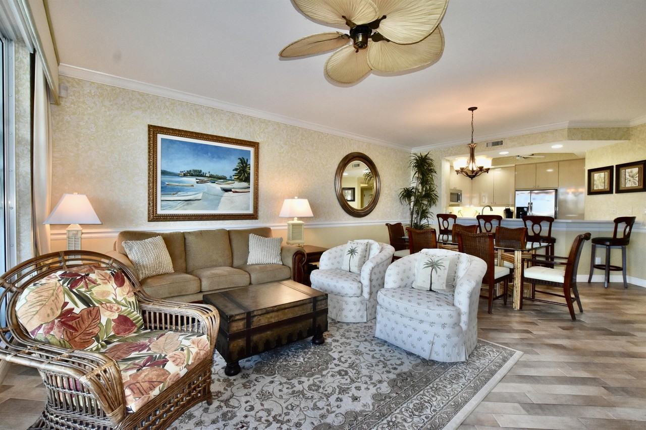 430 Cove Tower Dr #1 - Photo 5 of 47