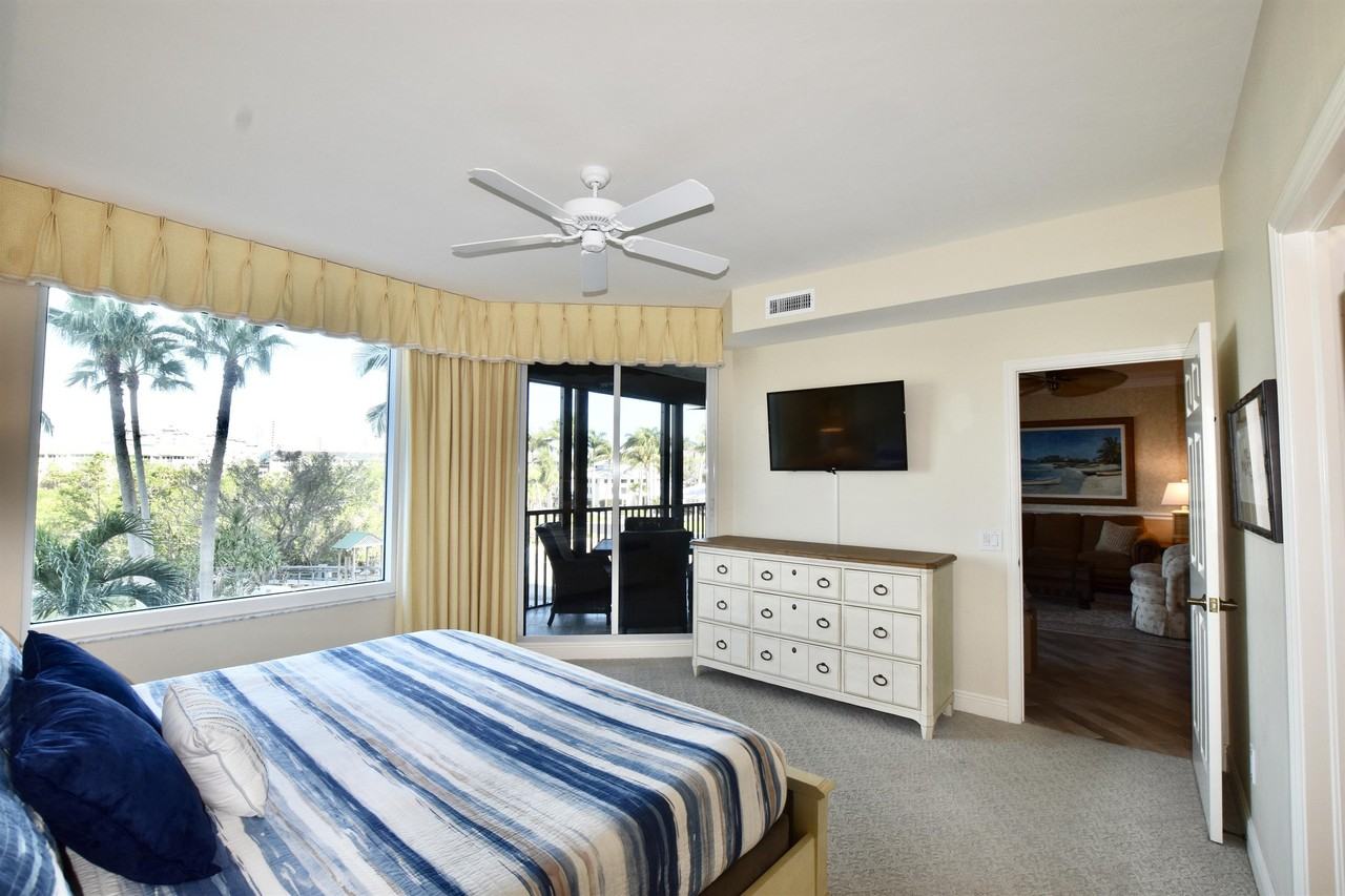 430 Cove Tower Dr #1 - Photo 7 of 47