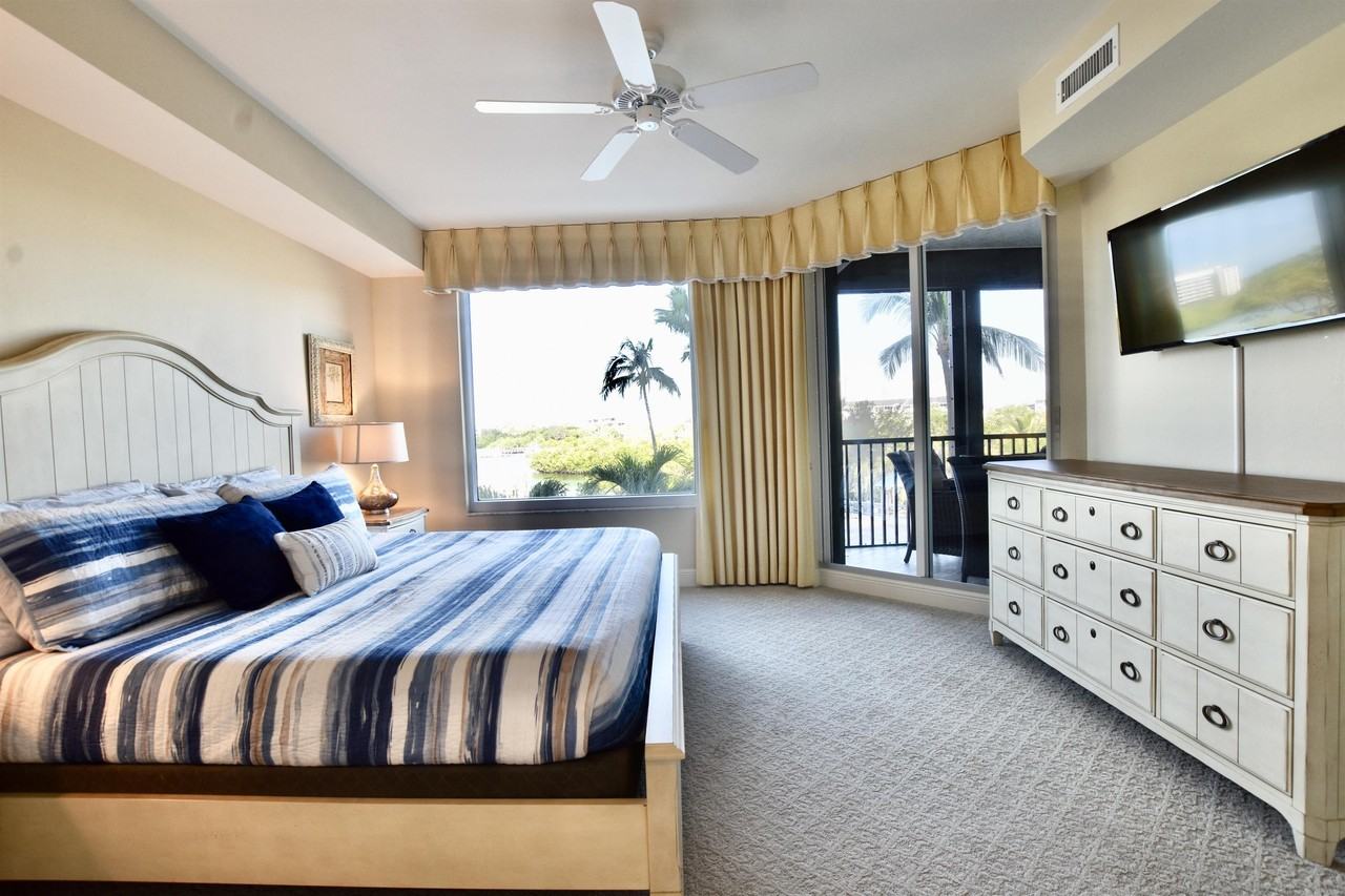 430 Cove Tower Dr #1 - Photo 6 of 47