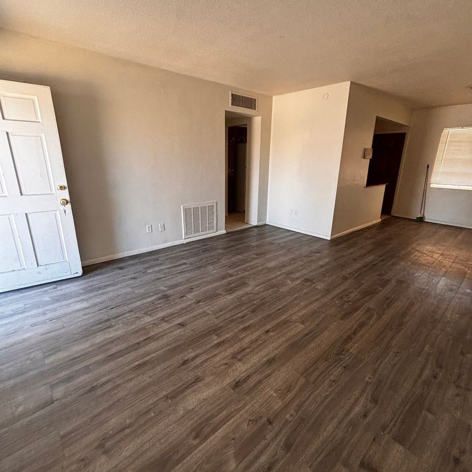 1431 W 7th Pl - Photo 2 of 16