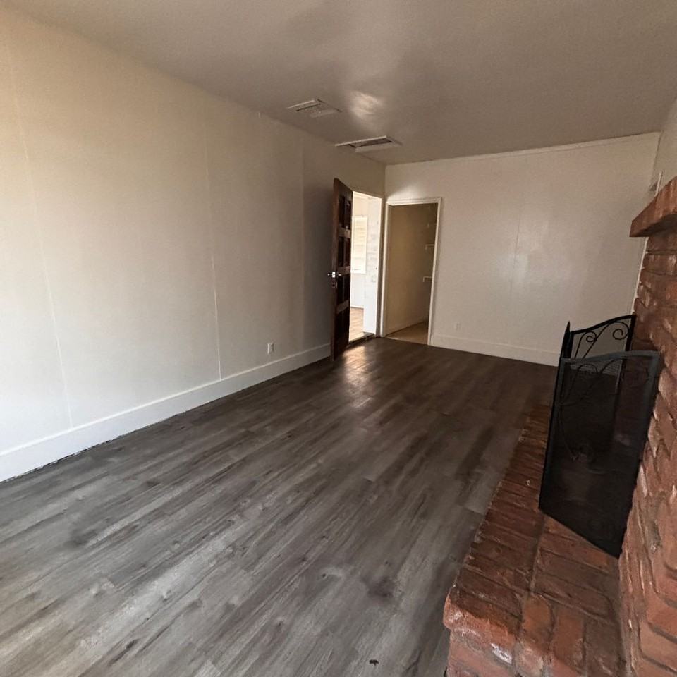 1431 W 7th Pl - Photo 4 of 16