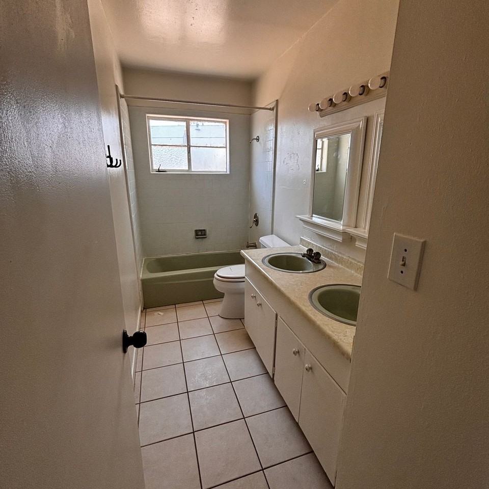 1431 W 7th Pl - Photo 6 of 16