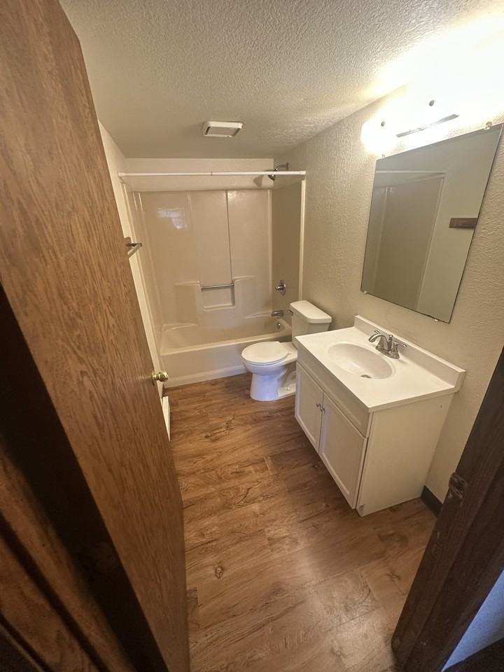 1020 Oviatt St #10 - Photo 3 of 5