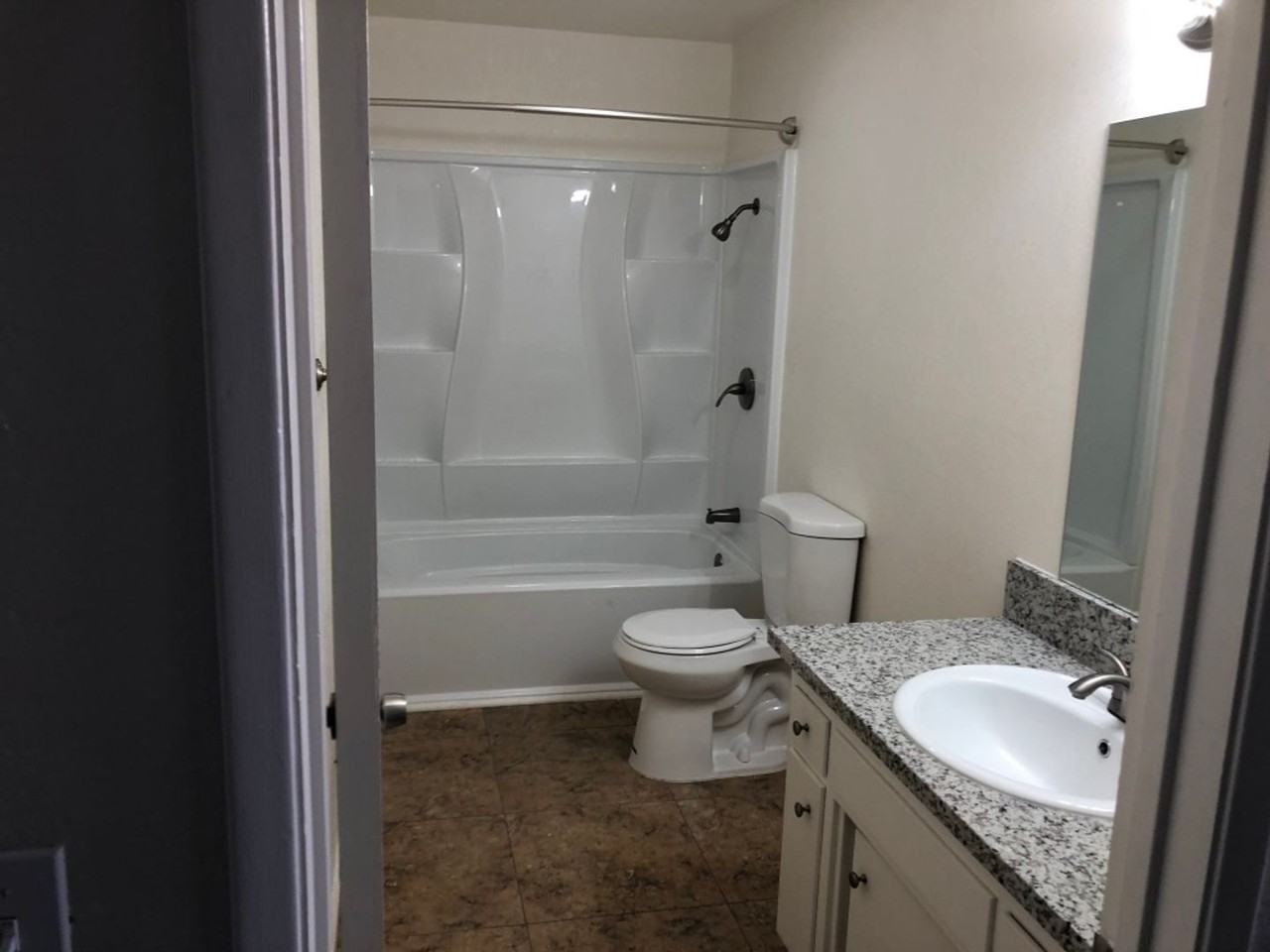 Plaza Garden Apartments - Photo 4 of 8