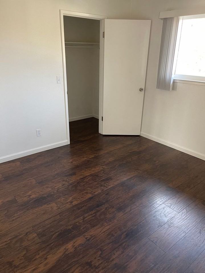 Plaza Garden Apartments - Photo 6 of 8