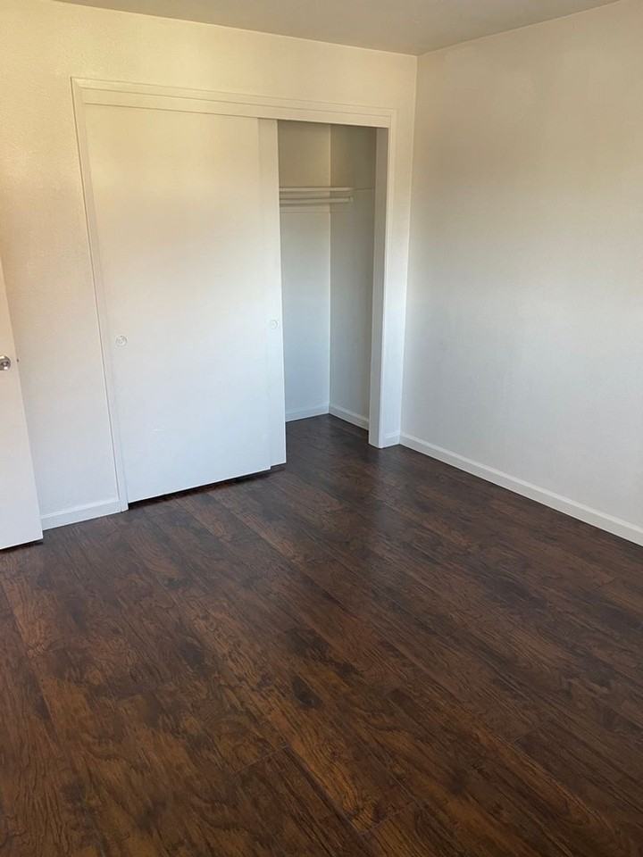 Plaza Garden Apartments - Photo 7 of 8