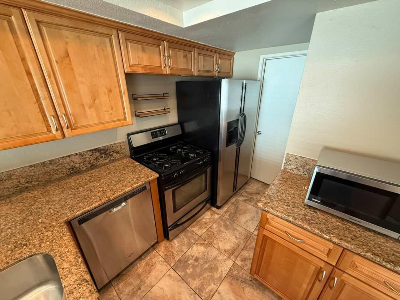 5313 N Barranca Ave - Photo 3 of 16