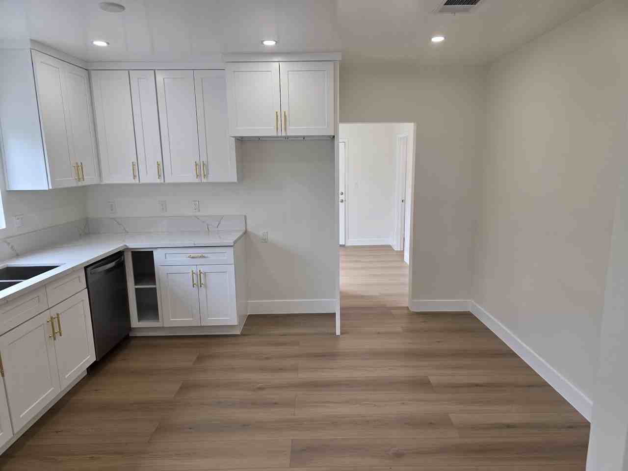 6703 Cedros Ave #NA - Photo 3 of 24