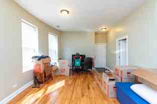 3927 N Clarendon Ave #1R - Photo 1 of 1