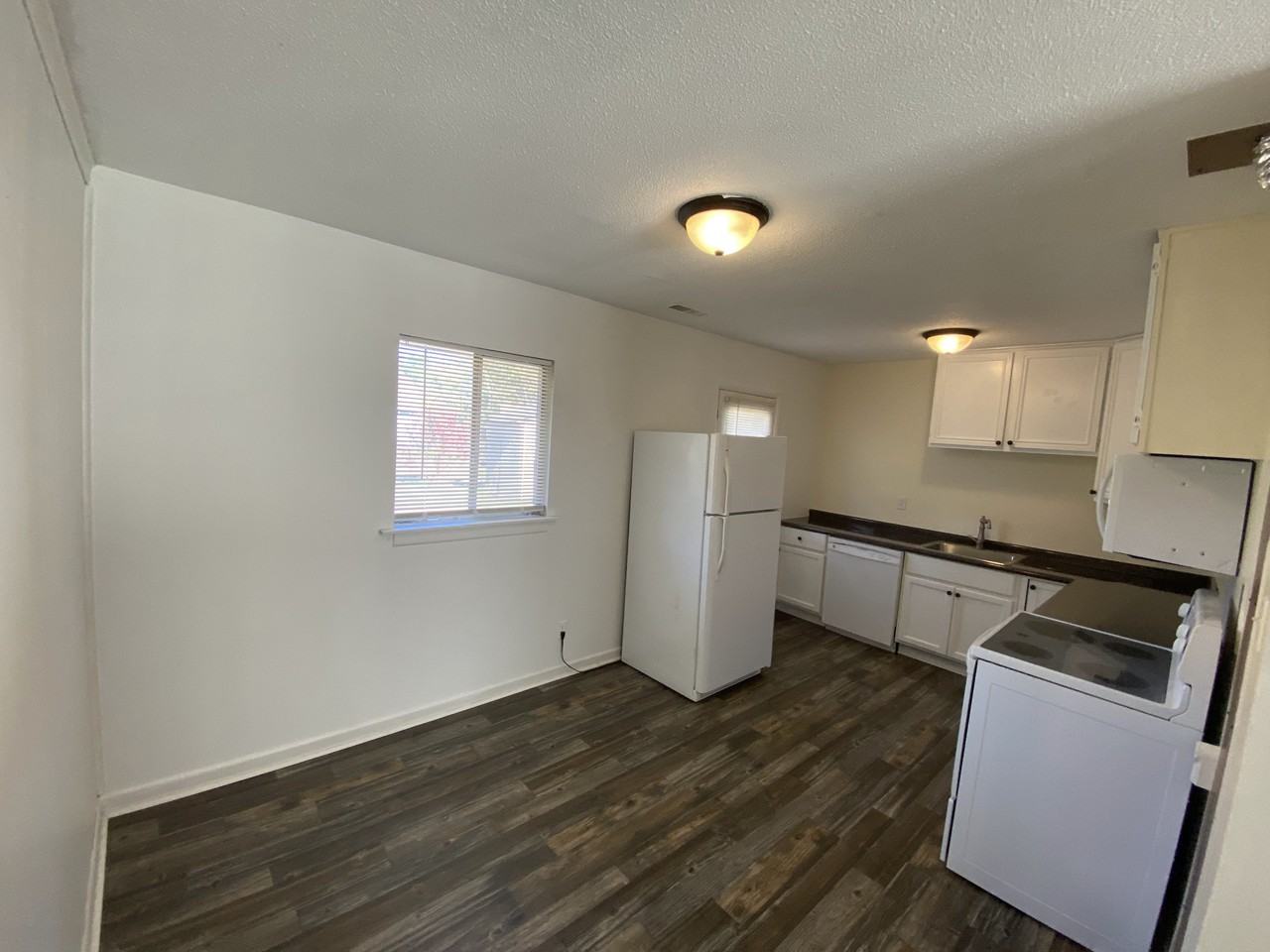 313 E Lyon St #NA - Photo 3 of 9