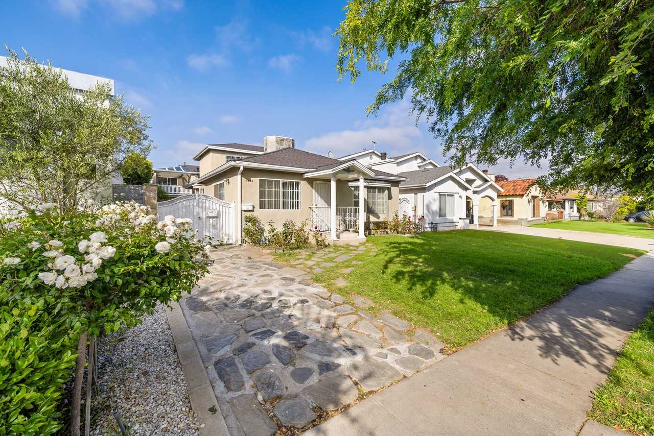 1732 S Carmelina Ave #NA - Photo 2 of 44