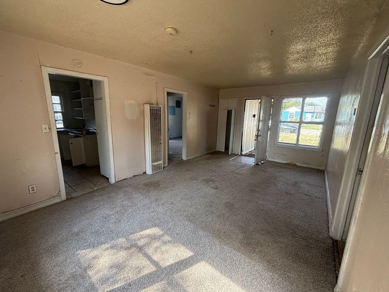 512 Northwest 89th Street - Photo 4 of 6