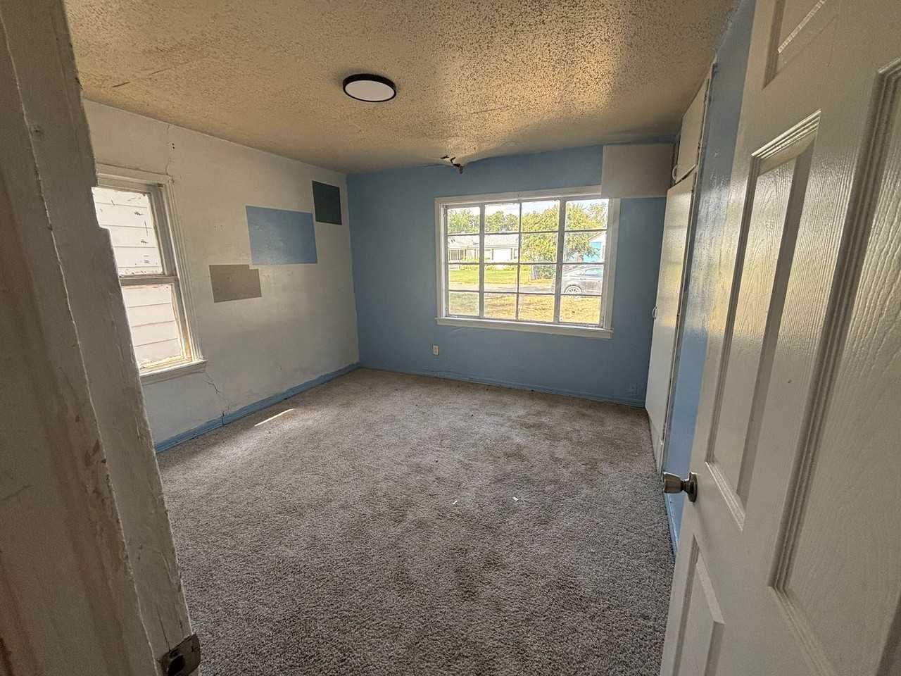 512 Northwest 89th Street - Photo 5 of 6