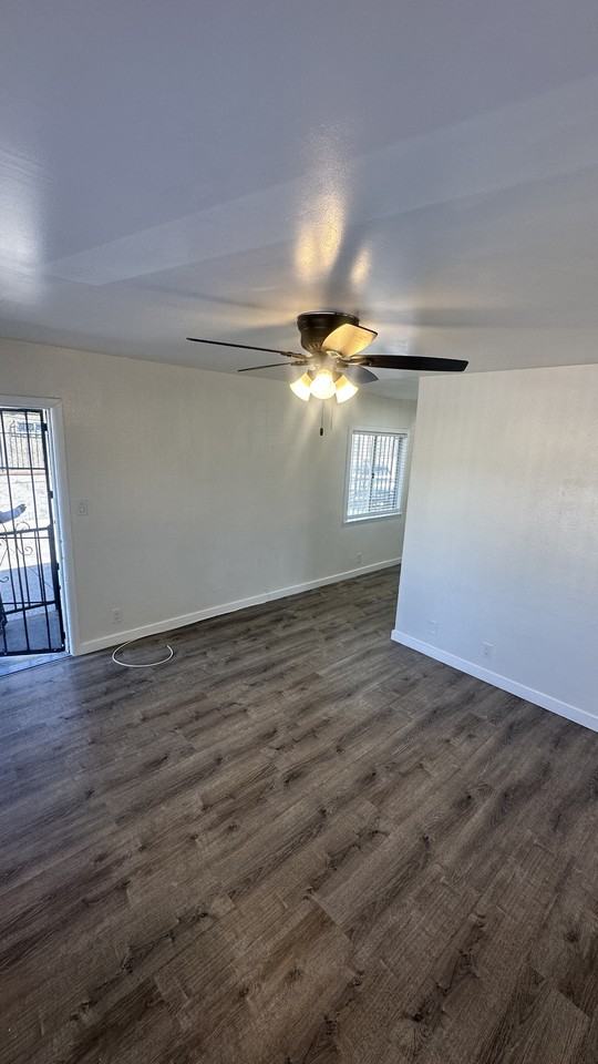 1022 West 109th Place #A - Photo 3 of 9