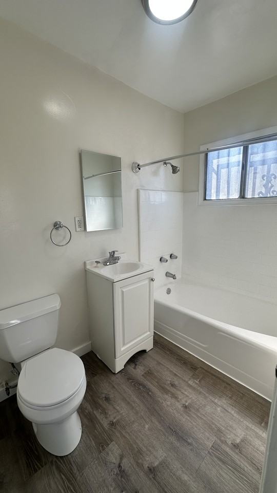 1022 West 109th Place #A - Photo 6 of 9