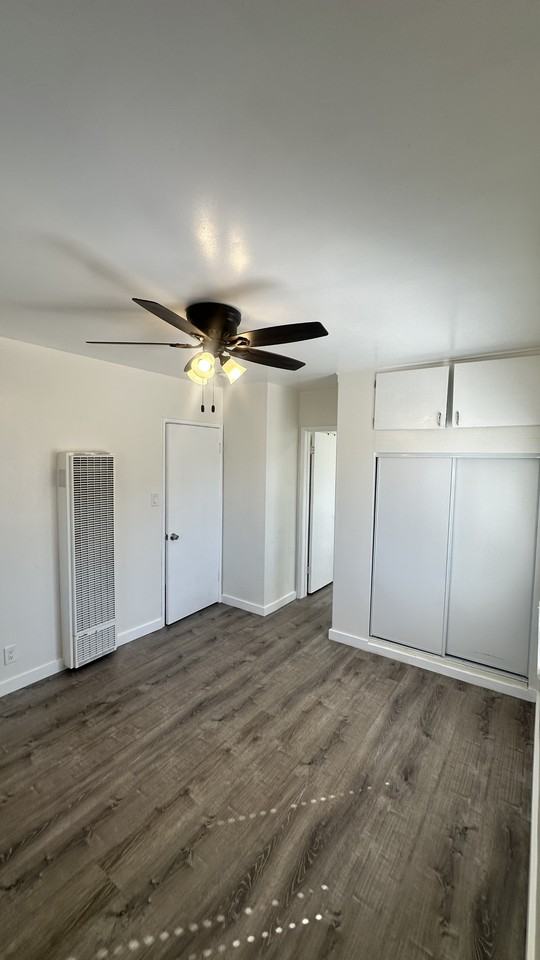 1022 West 109th Place #A - Photo 7 of 9